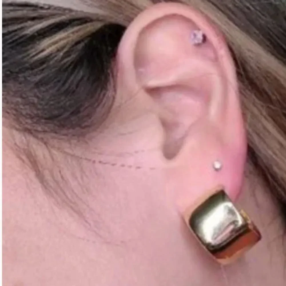 2/$15 Sugarfix by Baublebar wide huggy hoops